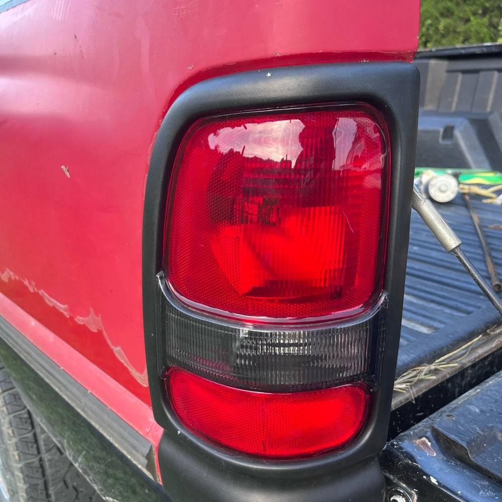 1994-2002 dodge ram 1500,2500,3500 oem tail lights
